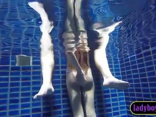 Velika prsi ladyboy najstnice fafanje v a bazen pred analno x ocenjeno film