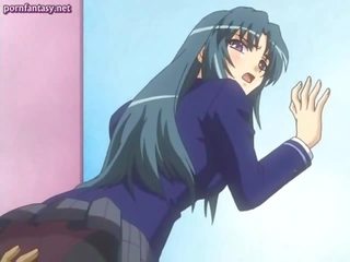 Anime jovem mulher em uniforme fica rubbed